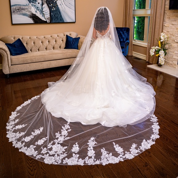 Deep Sweetheart Tulle Wedding Gown w/ Lace Bodice - Picture 6 of 6